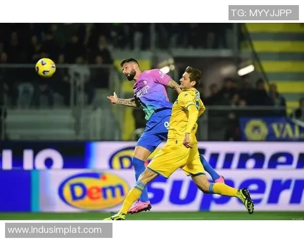 西甲赛场惊现冷门那不勒斯大胜里昂引发争议判罚热议